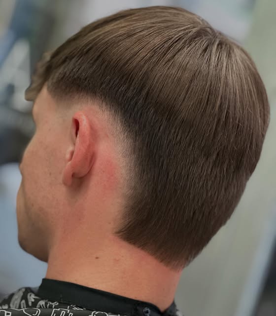 Klassischer Herrenschnitt mit Seitenscheitel