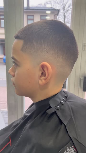 Kinderhaarschnitt mit Fade